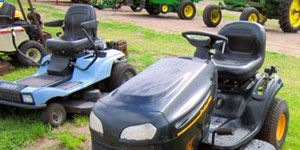 garden lawn tractor versus